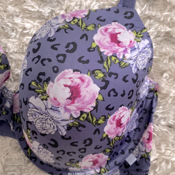 Victoria’s Secret set of 2 bras 36DD & 38DD - Picture 3 of 7